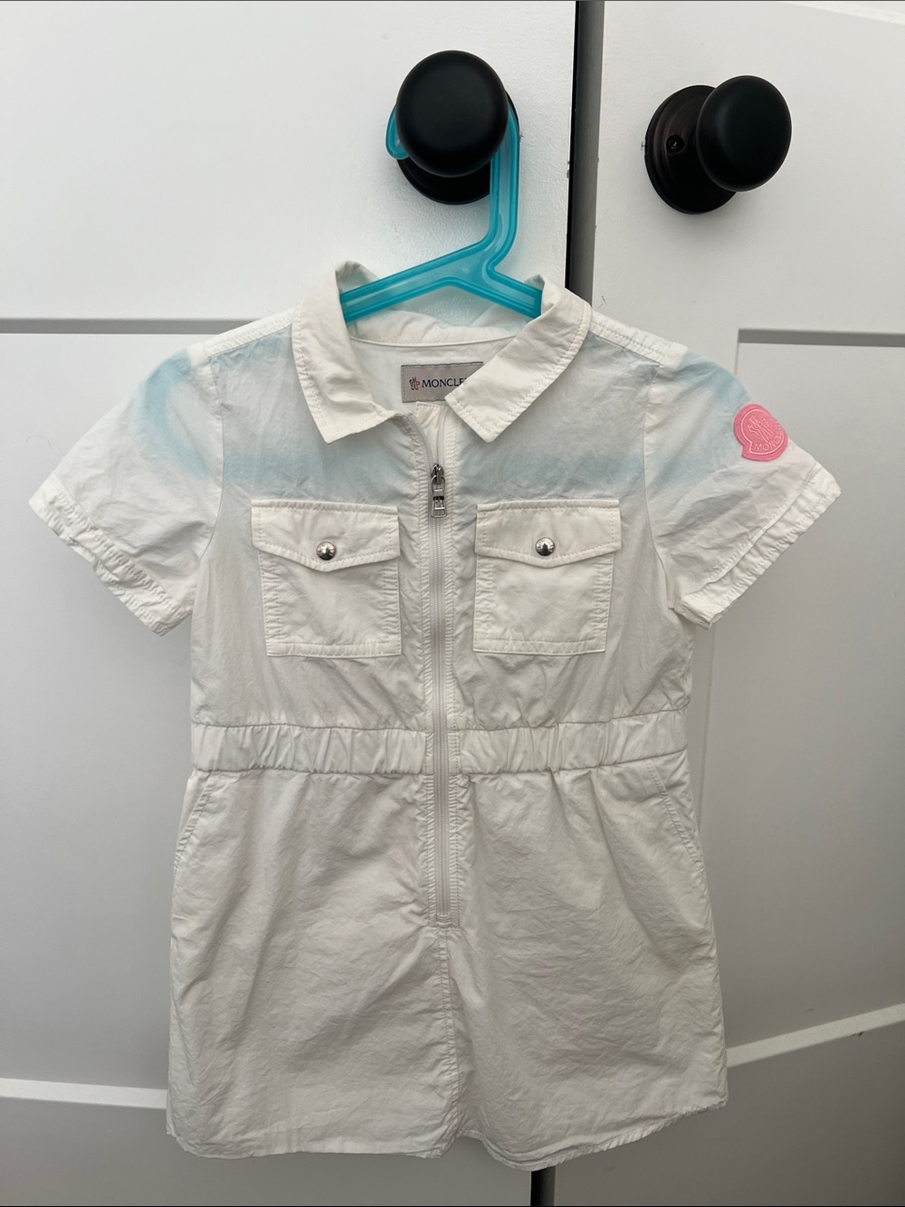 Moncler White Short-Sleeve Zip-Front Kids Shirt Dress with Pink Patch